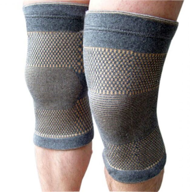 At the initial stage of arthrosis of the knee joint, it is recommended to wear a fixing bandage