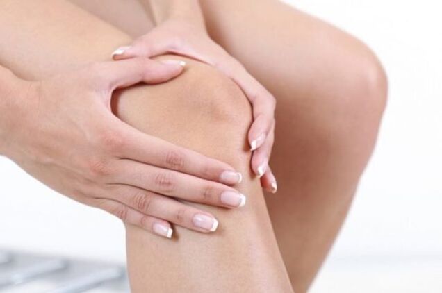 With arthrosis, sharp pain occurs, reducing the mobility of the knee joint. 
